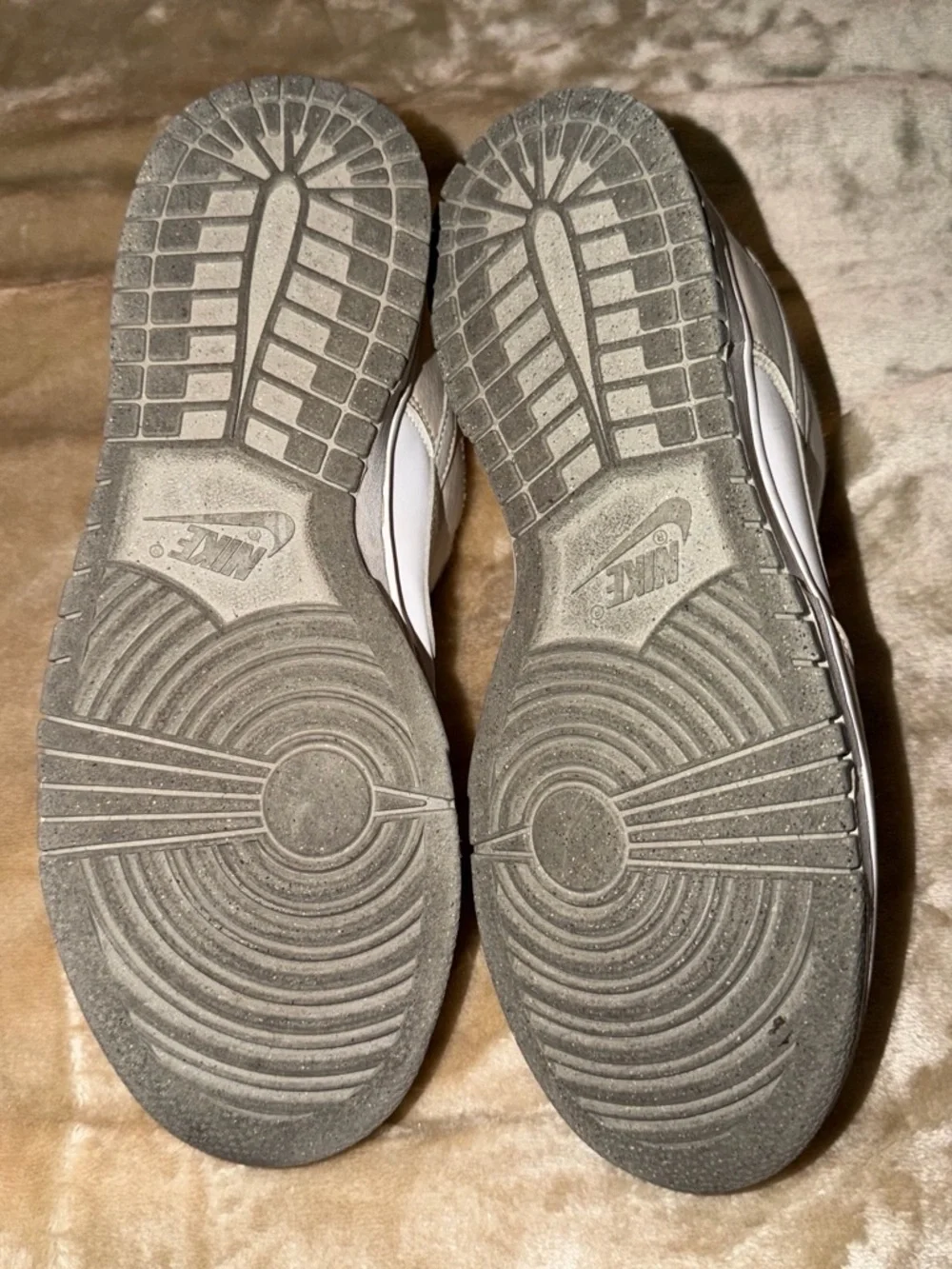 Nike Women's Low-Top Sneakers in Beige and White